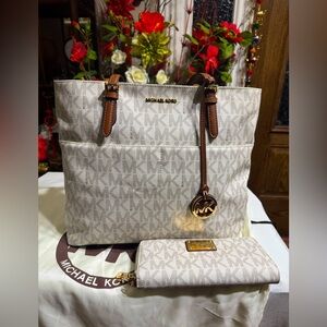 NWOT AUTHENTIC MICHAEL KORS BAG & WALLET